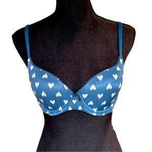 VICTORIA’S SECRET BODY BY VICTORIA SMOOTH LINED DEMI BRA *BLUE W/HEARTS *32C